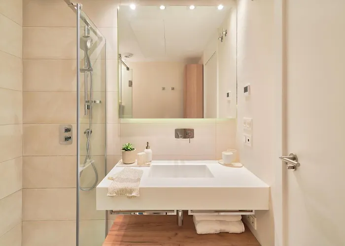 Unique * Μαρμπέλλα